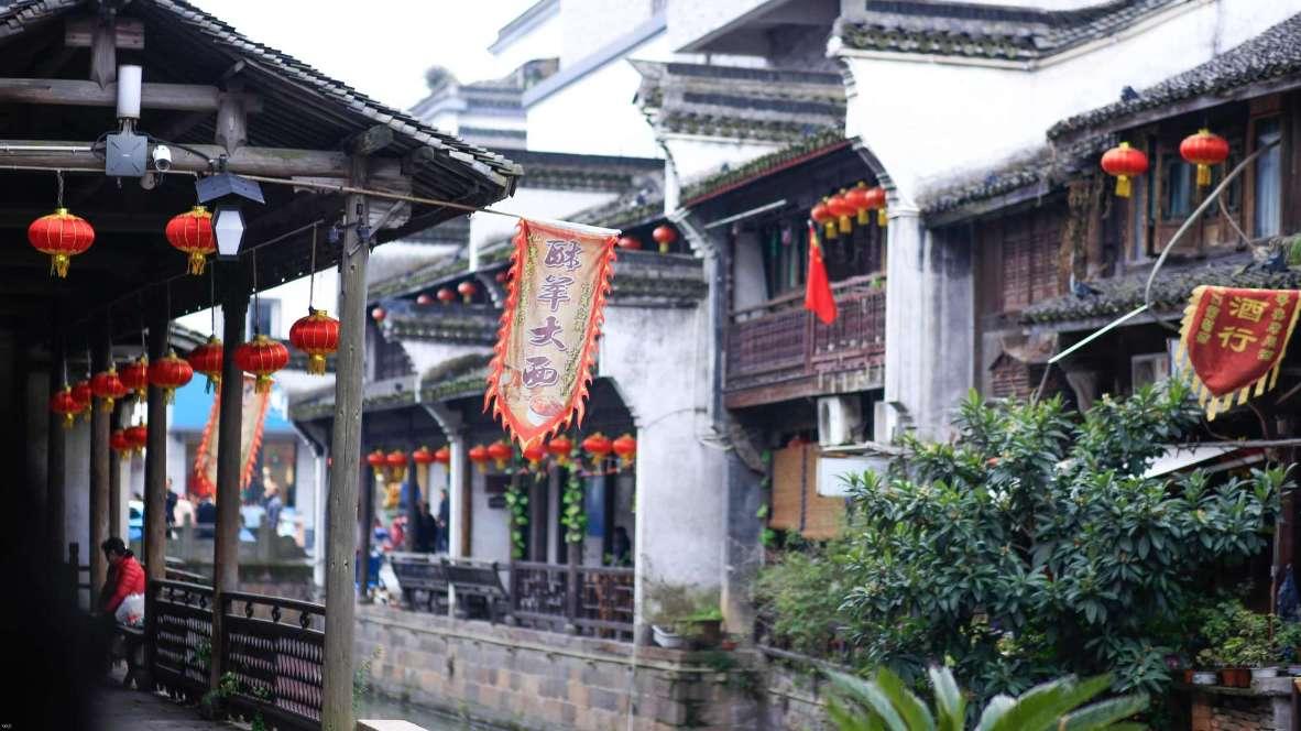 17万骗走乾隆御笔画，转手拍卖出8736万，老农将鉴宝专家告上法庭